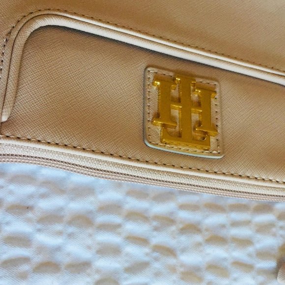 Tommy Hilfiger Women Cream Crossbody Bag - Picture 13 of 16